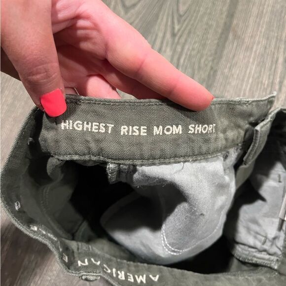 American Eagle Highest Rise Mom Shorts Distressed Raw Hem Denim Green Size 4 - Picture 7 of 8
